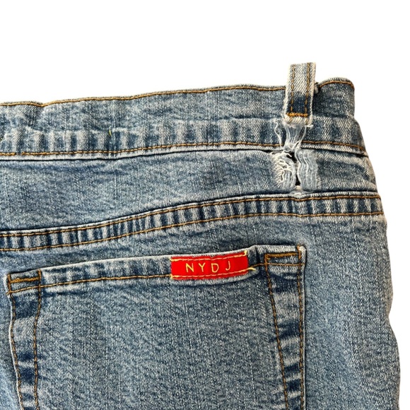 NYDJ Tummy Tuck Size 12 Medium Wash *Belt Loop Rip* Boot Cut Stretchy - Picture 6 of 9